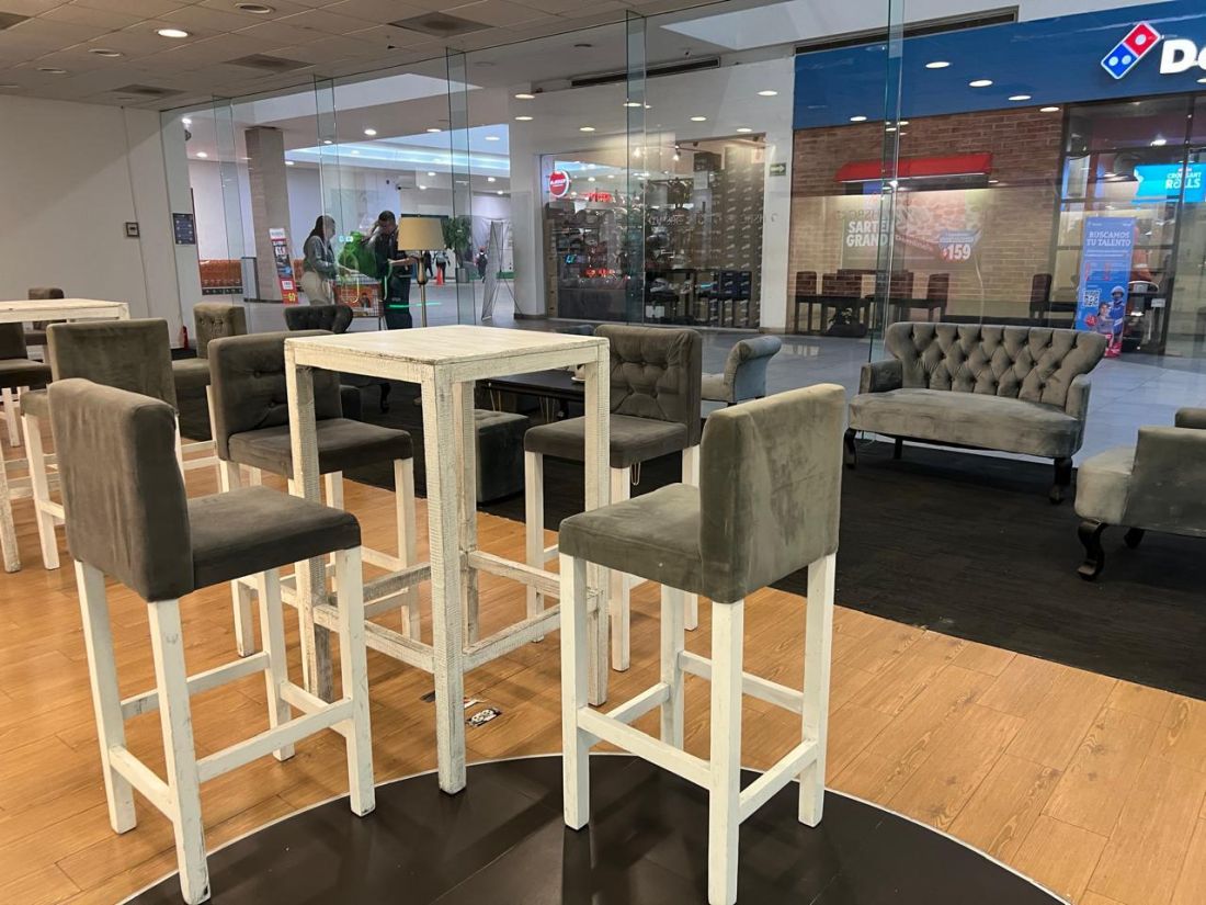 Periqueras con bancos tapizados